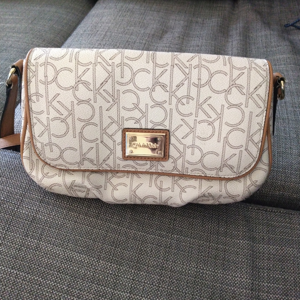 CALVIN KLEIN CK HANDBAG Hudson Flap Monogram White